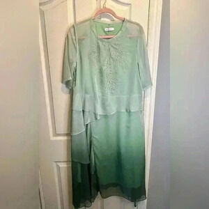💚Beautiful Sheer Lined Flowy Green Short Sleeve Midi Dress Size Large💚
